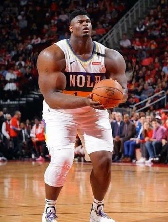 勒布朗·詹姆斯 NBA球星肌肉P图照：詹皇像灭霸，锡安毫无违和感，看到阿杜我笑了