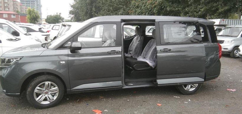 五菱征程已有实车到店，车长超5米1，大九座布局，搭载1.5T动力