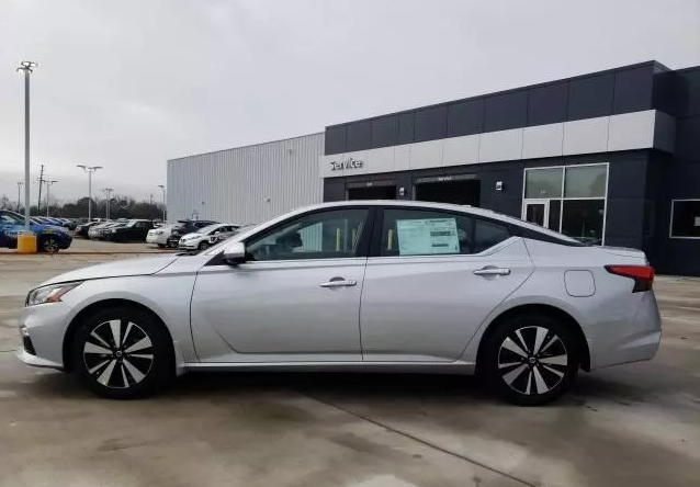 日产豁出去了！天籁降到不足14万，网友：还看啥大众迈腾！