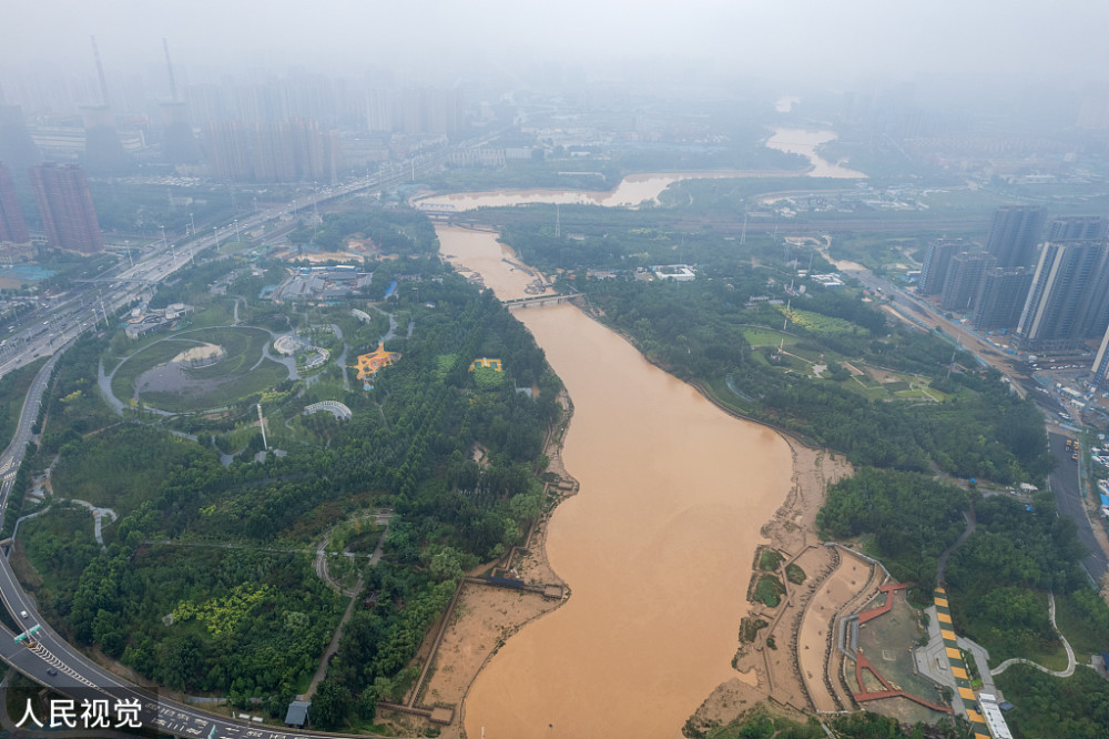 郑州特大暴雨过后航拍贾鲁河西流湖河雕塑公园段