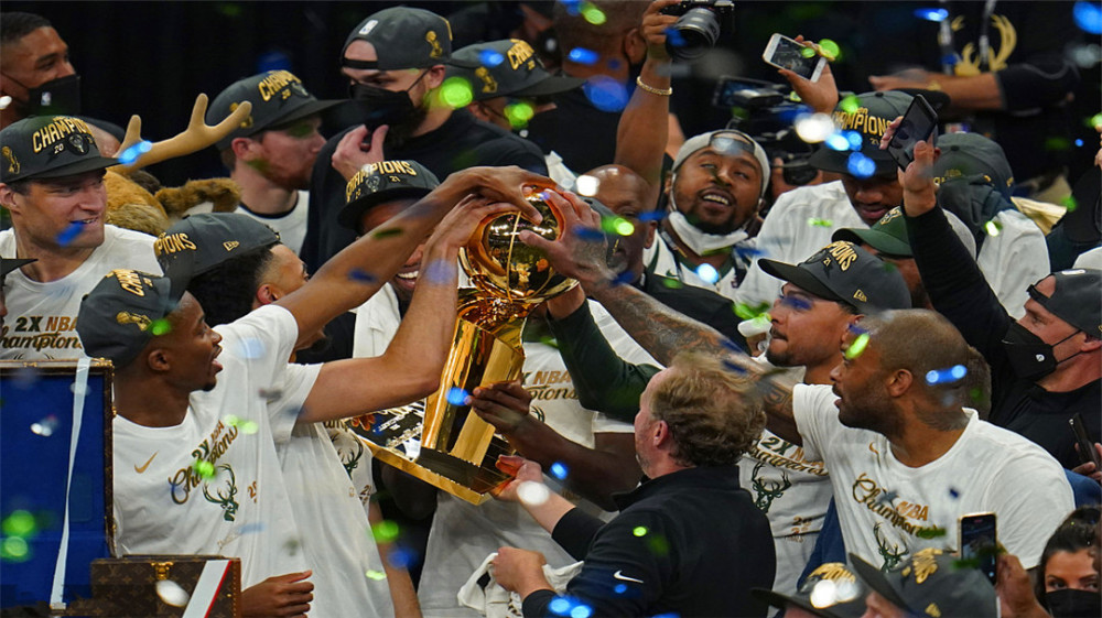 雄鹿 触发NBA条款！雄鹿队刚夺冠就被联盟处罚，霍勒迪无奈躺枪
