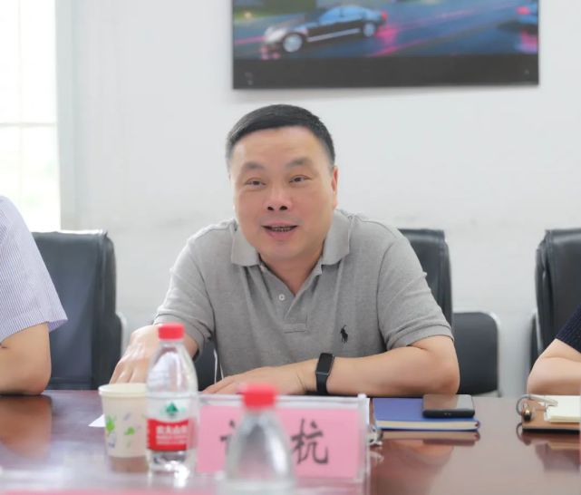 市财政局副局长许杭对市一医院城北院区的老年健康