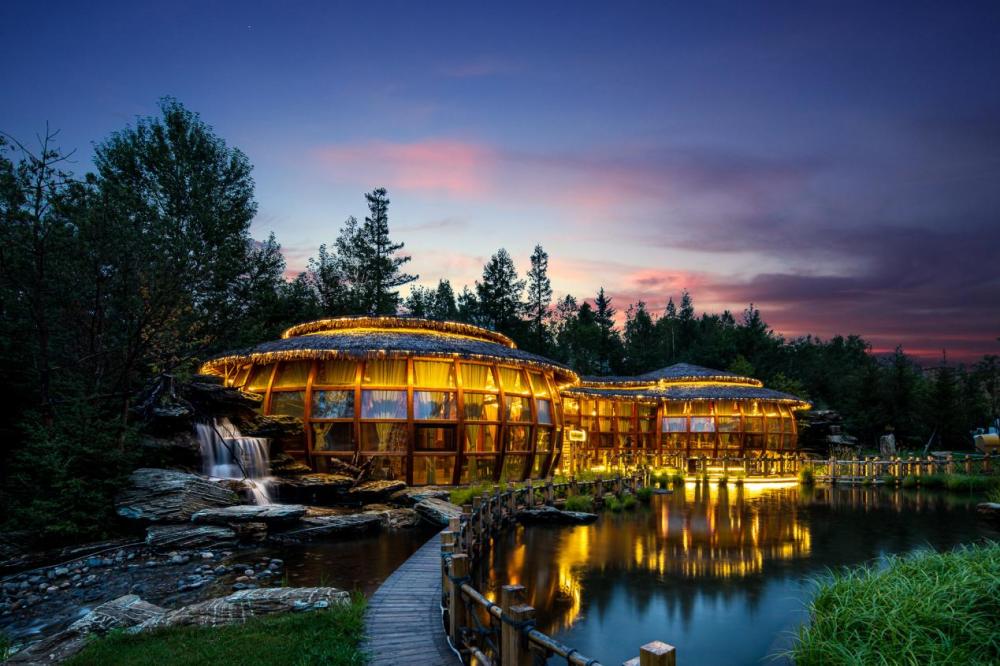 长白山温泉皇冠假日酒店荣膺全国"金树叶级绿色旅游饭店"