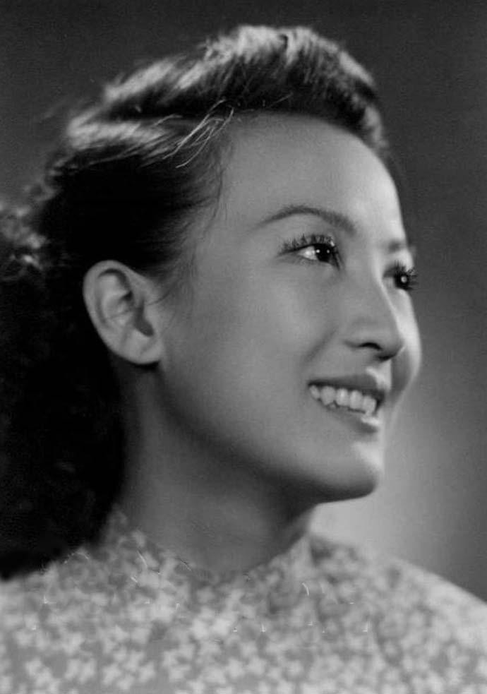 民国大明星周璇:红遍上海滩,37岁早逝,一组老照片卖几百万