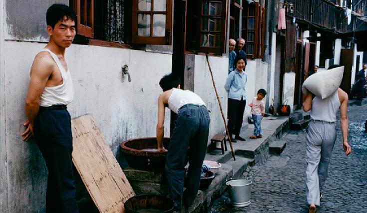 上世纪风行一时的"的确良",曾经人们人手一件,后来怎么不见了