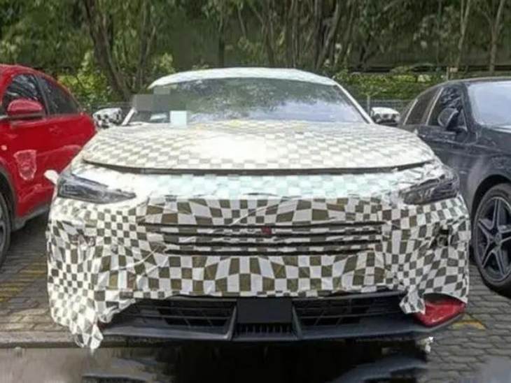 长安UNI系列轿车谍照曝光 搭可升降尾翼/或10月亮相