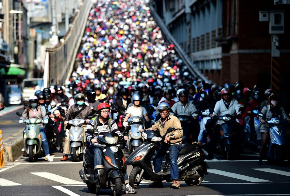 电动车方便又便宜，为什么台湾人更喜欢骑摩托车？