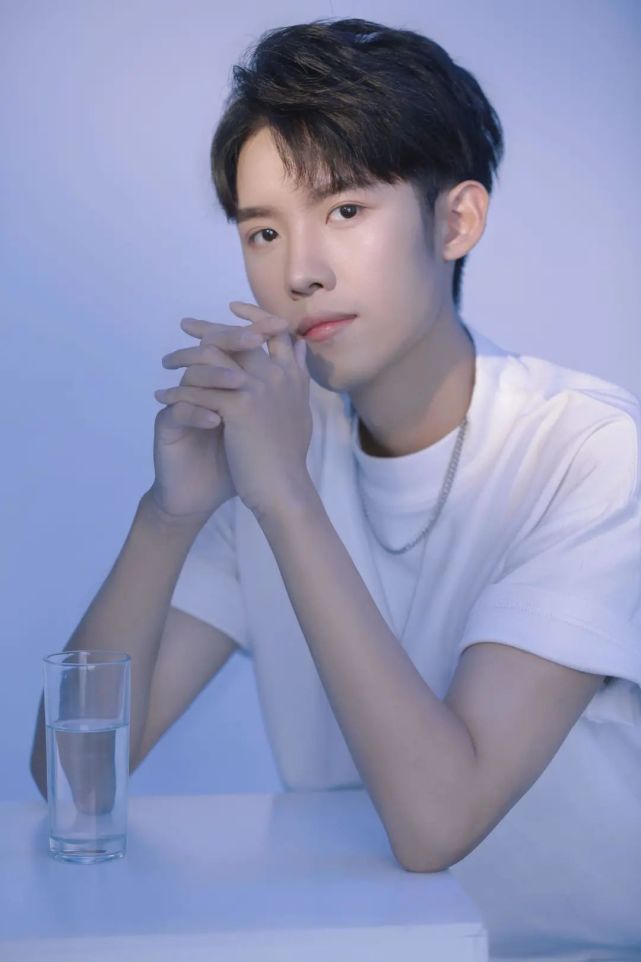 7月23日 |vaniah维持续加载,不见不散23日晚上8点起七月男生直播专场