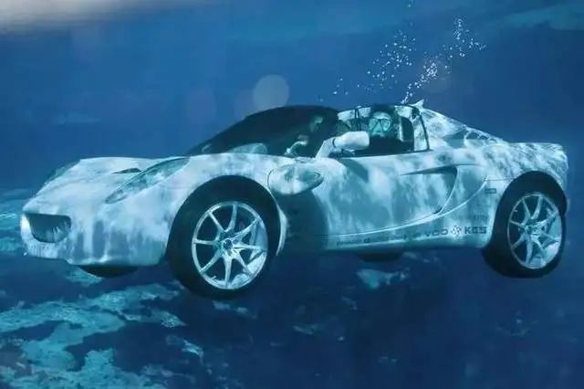 郑州突降大暴雨，燃油车和新能源车谁的涉水能力强？