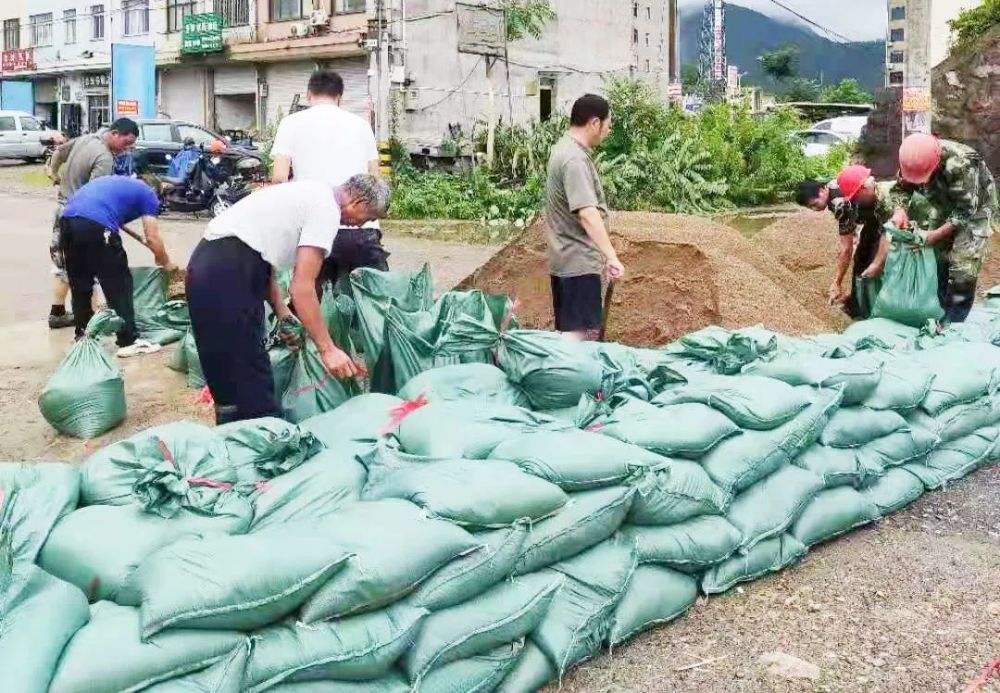 防御台风烟花三门迅速行动严阵以待全力以赴做好防台防汛工作