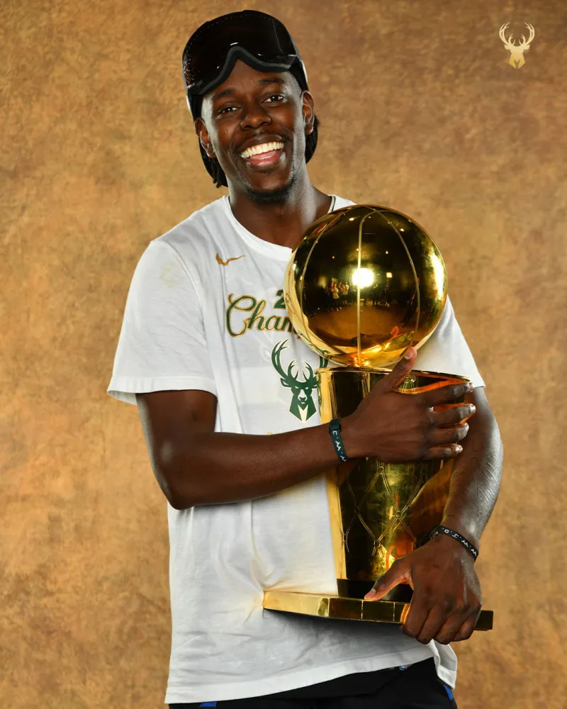 霍乐迪得到100万奖金雄鹿因此被罚