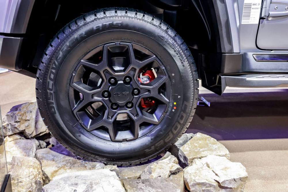 不足22万断坦克300活路！三把锁＋分时四驱，越野圈中无人不识！