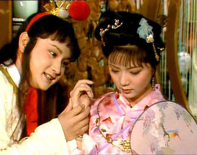《红楼梦》:宝钗确实是有心机,但她的"深沉",该从何时说起?_腾讯新闻