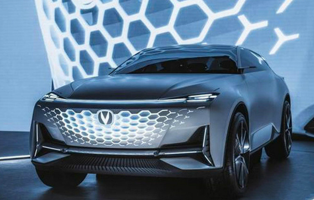 奥迪同款“自适应”尾翼，长安UNI轿跑露面，领克名爵不寂寞