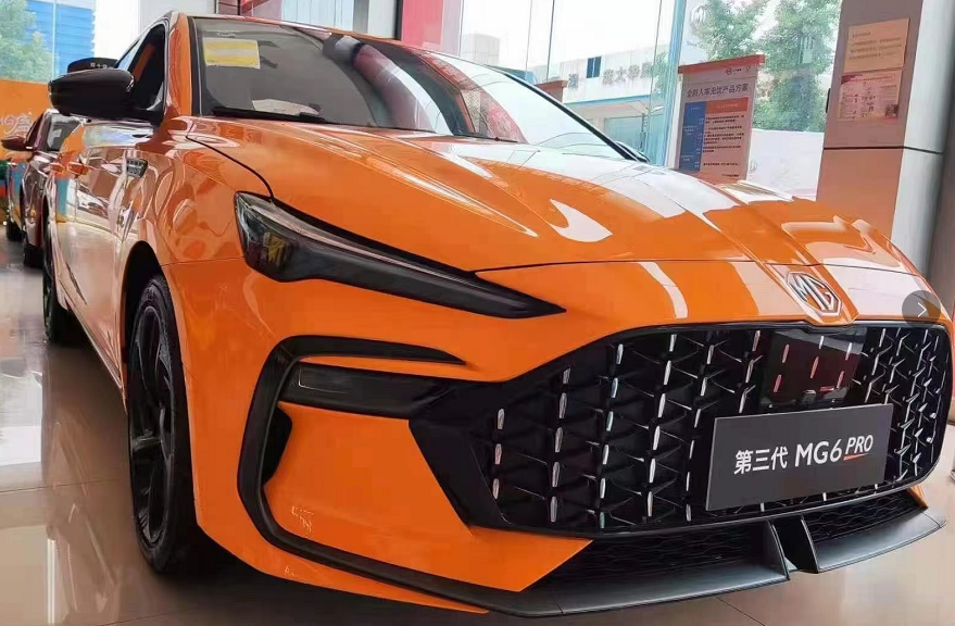 全新MG6 pro到店！外观更像一只“饥饿的鲨鱼”，尾翼太浮夸，好看