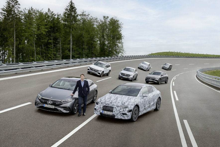 2025年起，奔驰所有新车架构将均为纯电平台，向全面电动转型