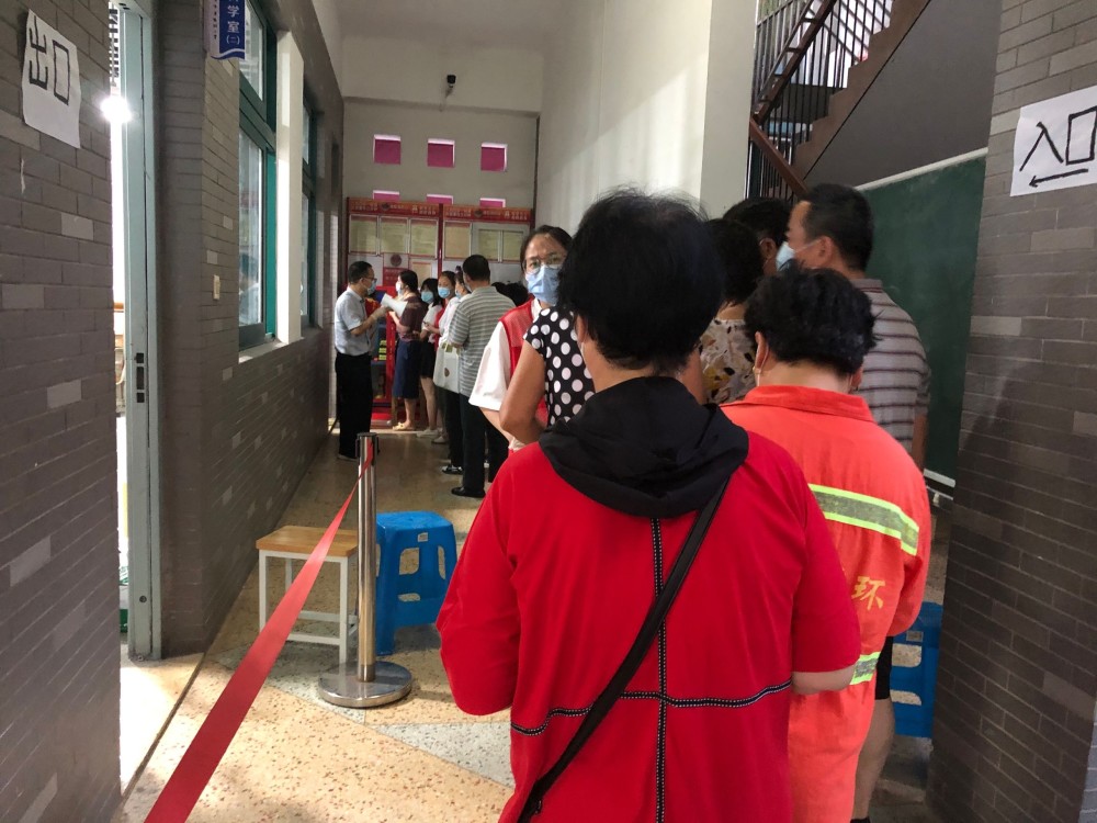 记者亲历检测现场凌晨5点的南京核酸检测排队20分钟1秒完成