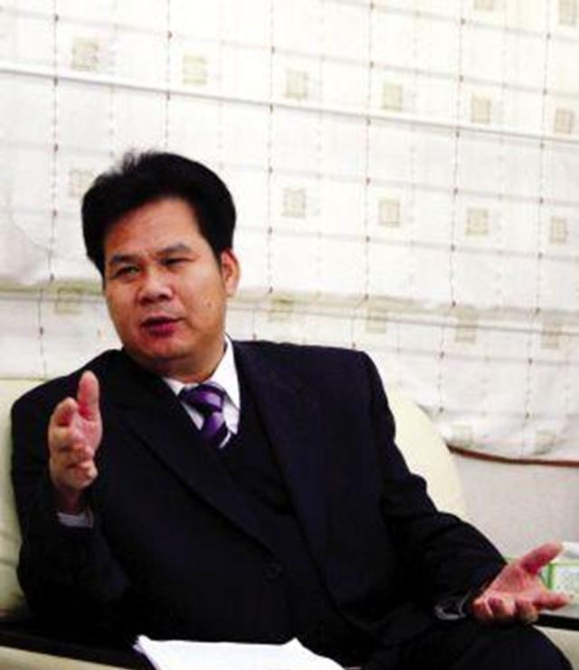 上世纪60年代香港真正的一代枭雄,黑白通吃,四大探长都畏惧三分