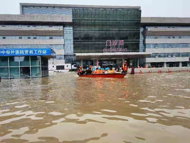 郑州阜外医院大转移百只冲锋舟接送病患一日转运2400人