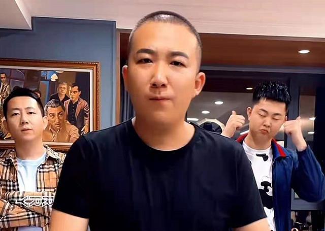 网红大鹏gg宣布离婚,与老婆结束5年情,把家里婚纱照丢进垃圾桶