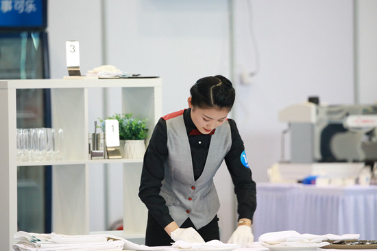 陈延:不断突破"花瓶"人生