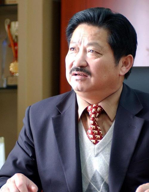 28岁卖豆芽起家,开幻影劳斯莱斯,为何谢幕|布瑞克|郑州|卢天明