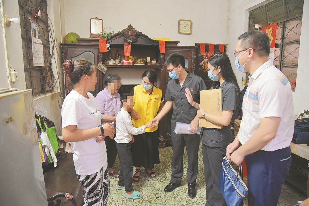 广州首例孩子痛失双亲奶奶年龄大法院判民政部门当监护人