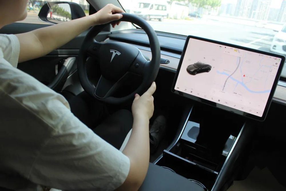 车主说车：不懂车？赶时髦？女车主为何都偏爱特斯拉