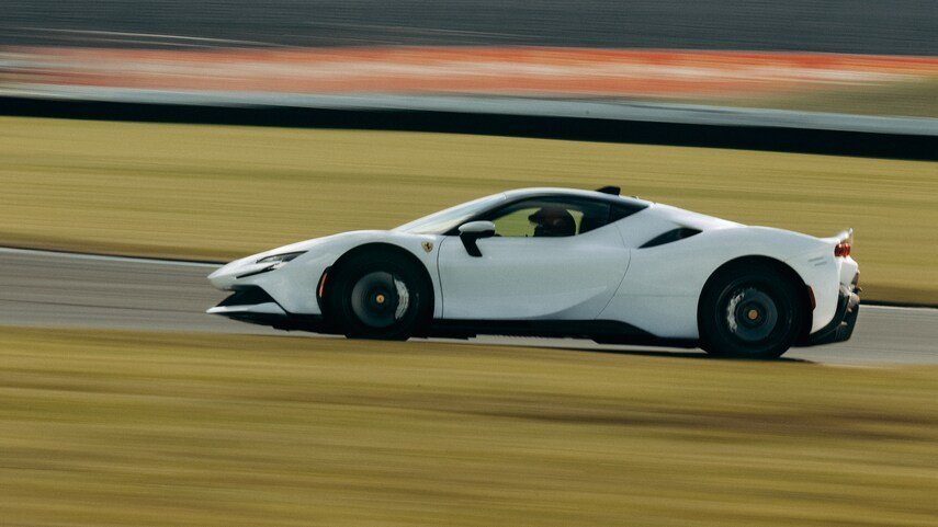 奶油配色的法拉利来了!