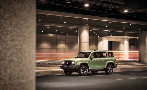 新增“粉、绿”配色！坦克300城市版上市：20-23万元