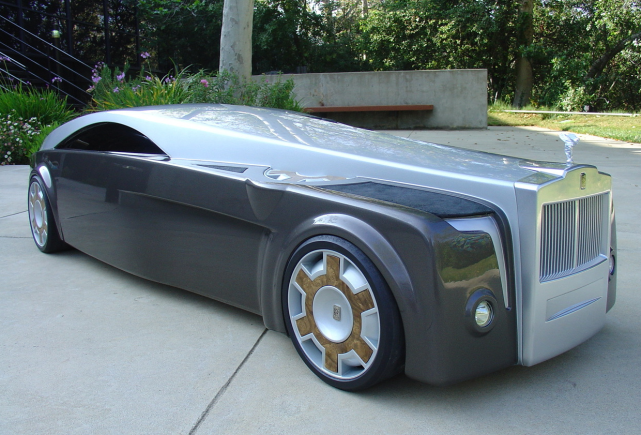 一大学生凭借棺材灵感"造"出这台车,最终被劳斯莱斯聘用,厉害