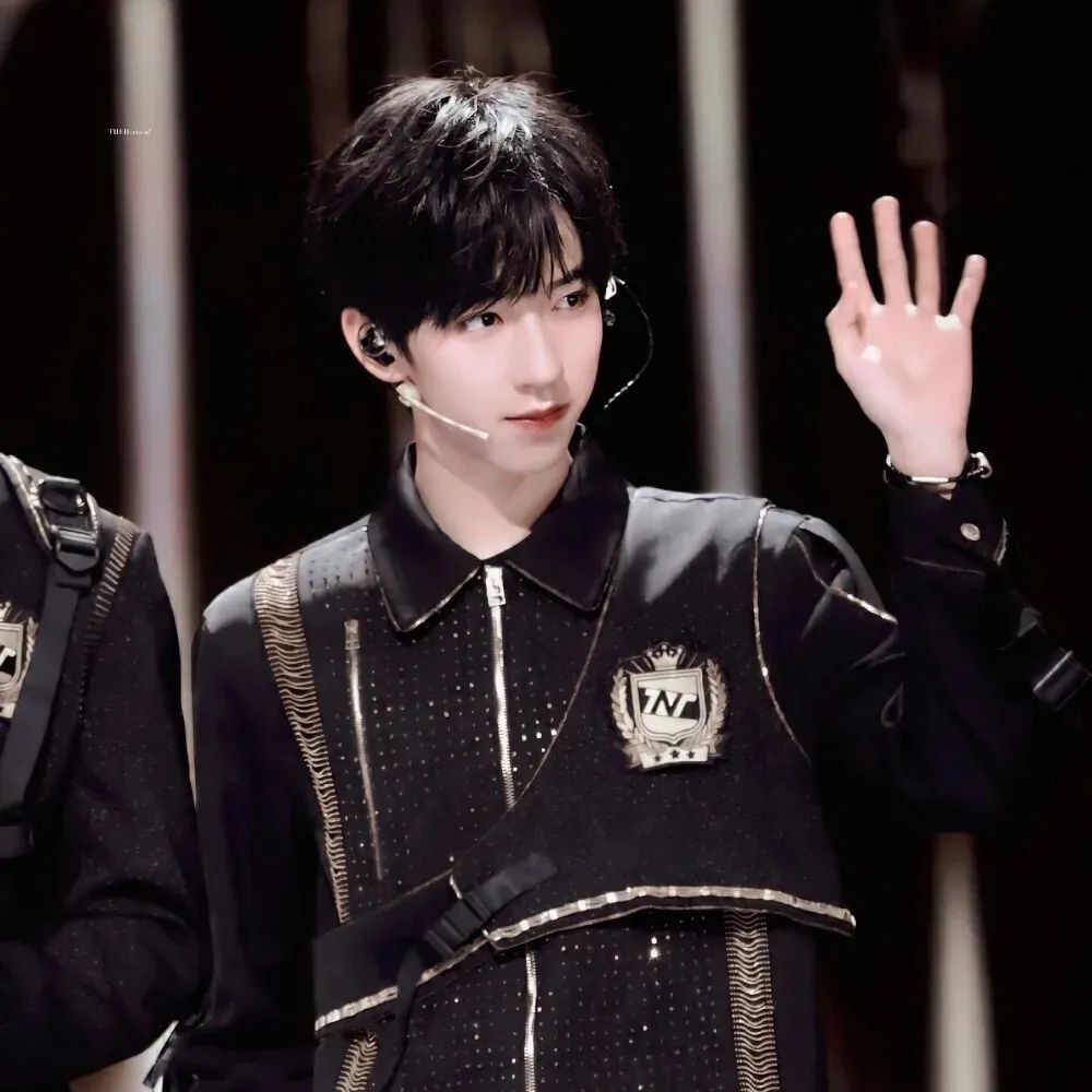 【头像】贺峻霖_腾讯新闻