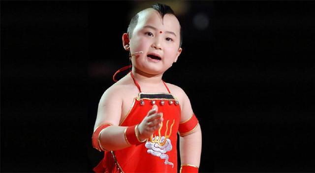 邓鸣贺:2登春晚成父母"提款机",仅8岁去世,今妹妹又悲剧重演?