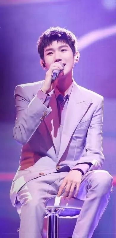 王源四版《姑娘》,听歌的人变了,但不变的是他温柔薄荷音和甜甜的笑