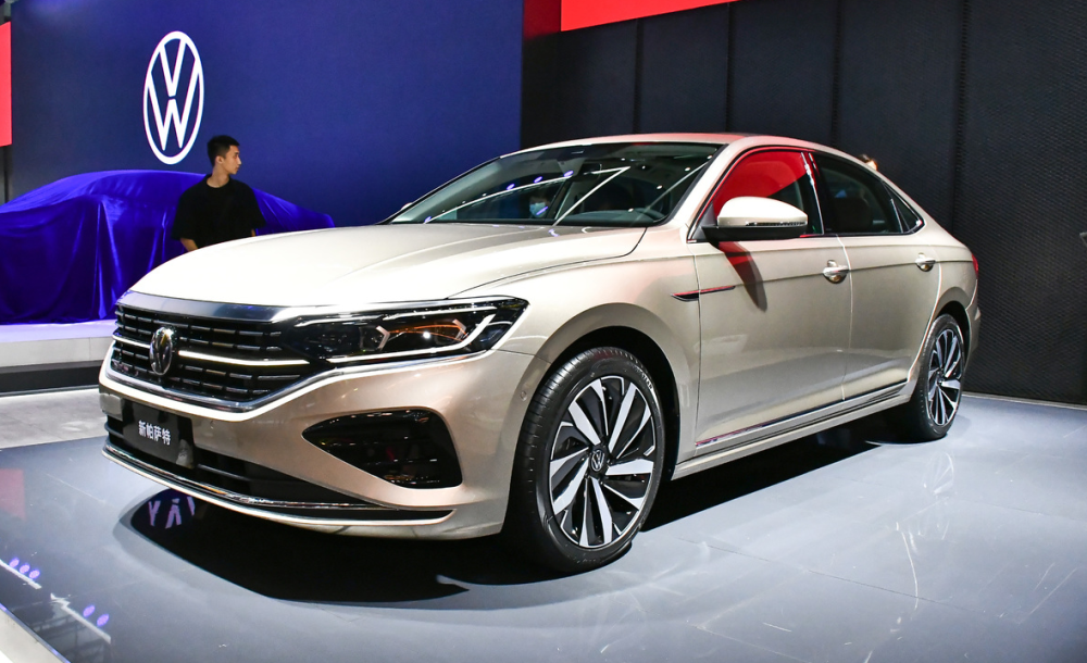 新款大众速腾实车曝光，换装帕萨特同款前脸，配悬浮式中控屏