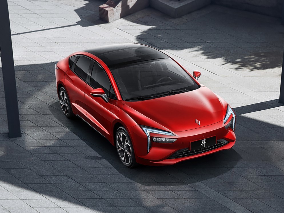 雷诺江铃首款电动车型发布，中文名“羿”