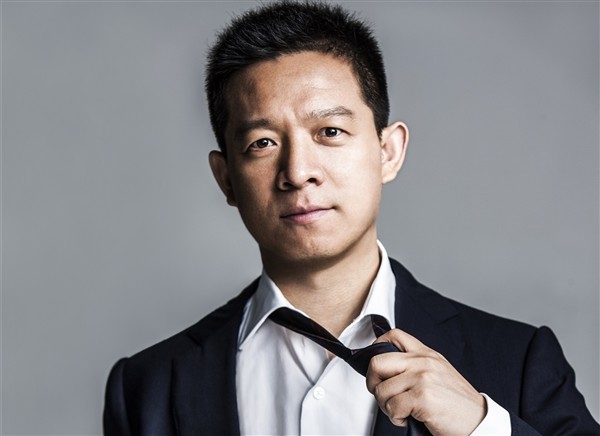 上市了！贾跃亭露面 镜头前大秀英文：FF比特斯拉要高一个档次