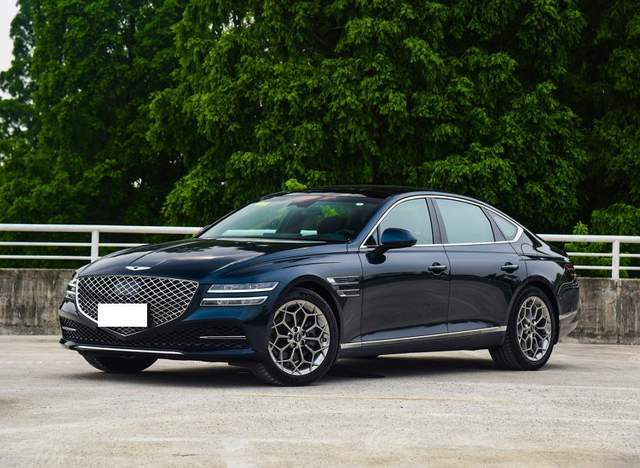 坐拥百万颜值和配置，后轮自带转向，这车二度入华，会有人买单？