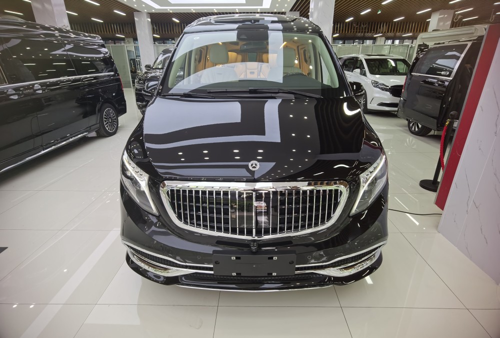 百万级奔驰MPV，气势完全不虚劳斯莱斯，埃尔法能有它香？