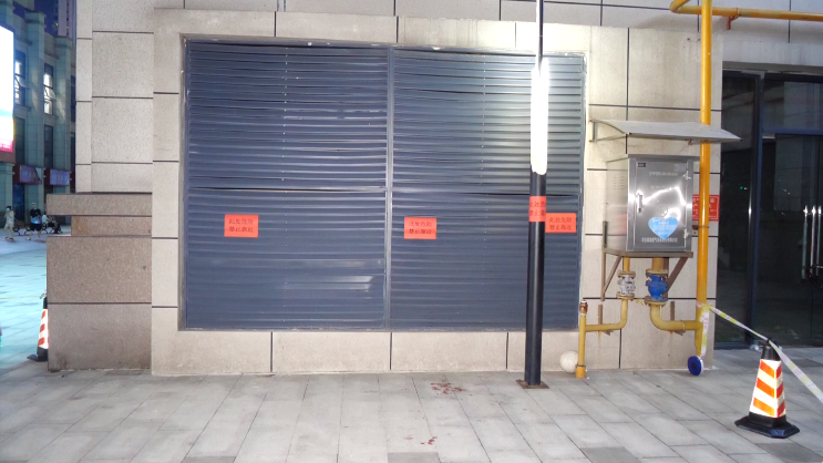 一靠就倒下去贵阳一男孩不慎掉进十多米深的通风井住户物业责任很大