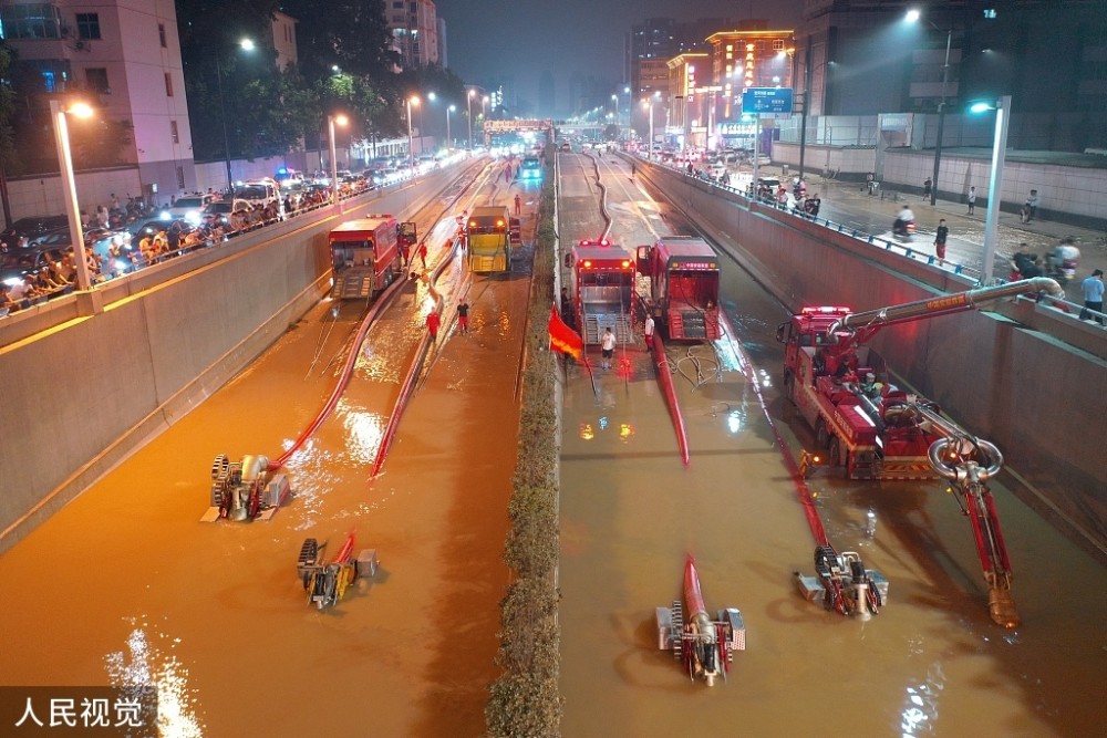 郑州:中国安能集团昼夜鏖战 4台"龙吸水"开展抽排水作业
