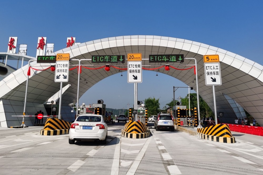 属于既有渝长高速公路("三环十八射多联线"的"第八射")的扩能改造工程