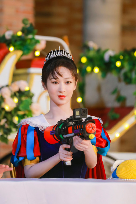 杨紫cos白雪公主俏皮又可爱网友是迪士尼在逃公主本人了