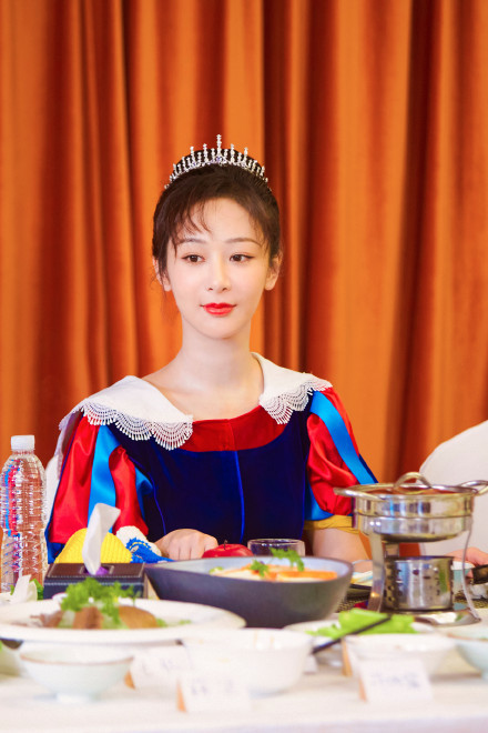 杨紫cos白雪公主俏皮又可爱网友是迪士尼在逃公主本人了