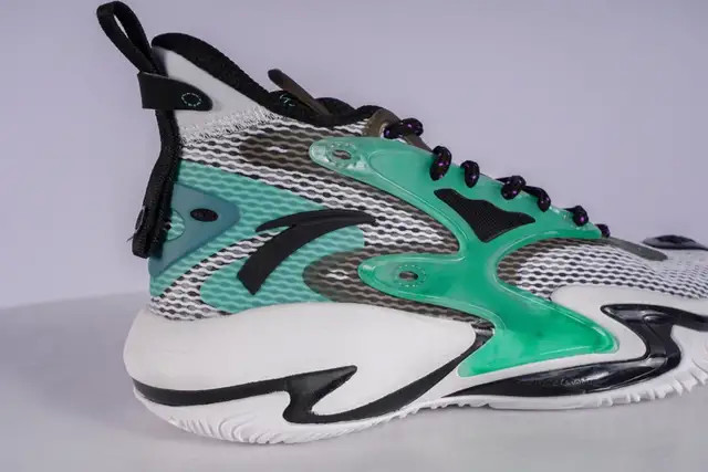 球鞋开箱丨安踏狂潮3代性价比很高的外场战靴