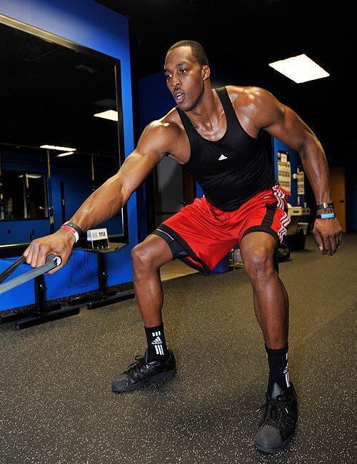 球员时代,几乎不用花费太多时间在训练上,因为他的身形足以在nba内线