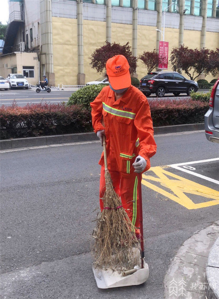 为生活扫出道路 清洁工日,我们采访了一位特别的母亲_腾讯新闻