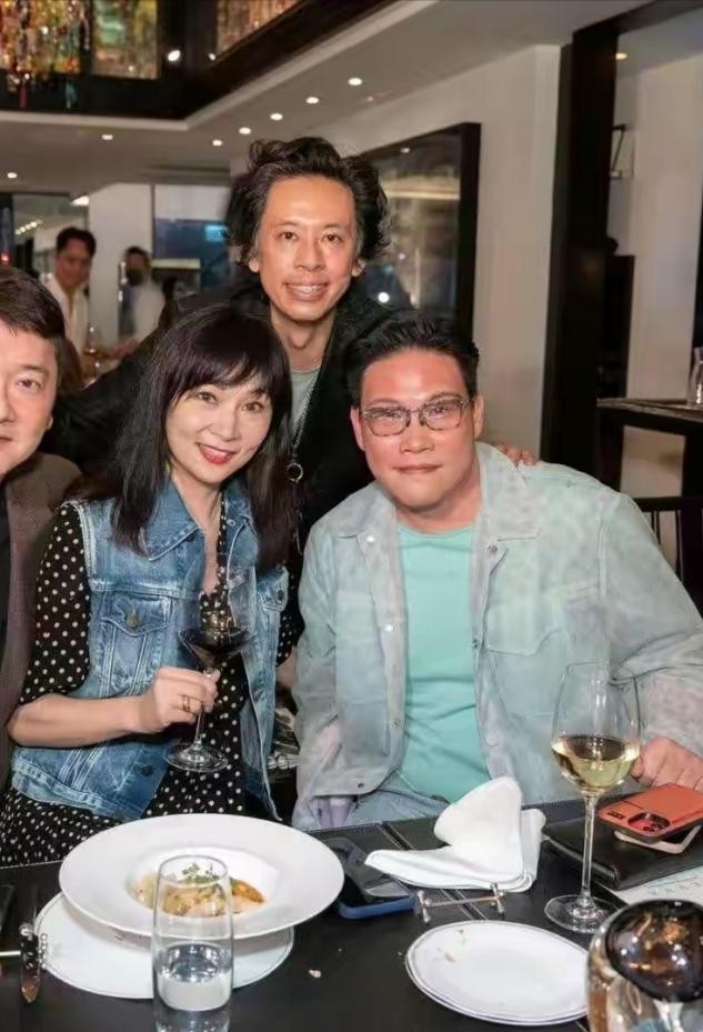 58岁叶童惹担忧,瘦到青筋暴起,和大9岁丈夫陈国熹疑似两代人?