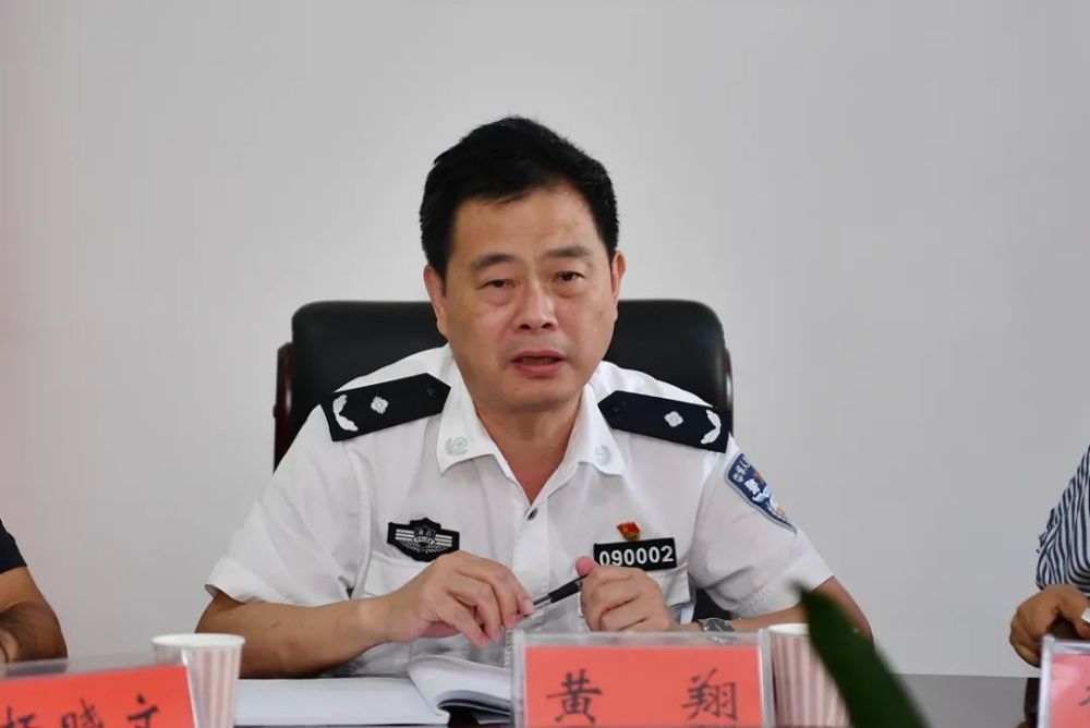 黄翔同志指出,"互联网 公安政务服务"是优化营商环境和实施"放管服"