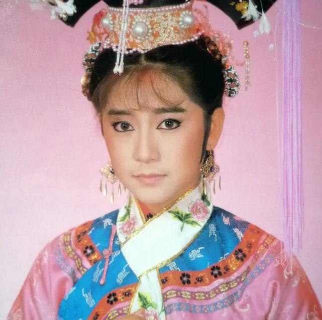 原本只有高中学历的她,决心返校读硕士,她就读的学校跟傅娟是同一所